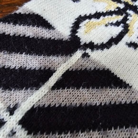 Vintage 80s Spunky Artsy Flower Plaid Cream Gray Sweater - Picture 8 of 12